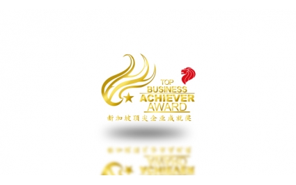 With strong shock and drop resistance, the phone remains intact under the film after an external impact. The oleophobic coating makes it difficult for fingerprints and oil to adhere to the surface, an